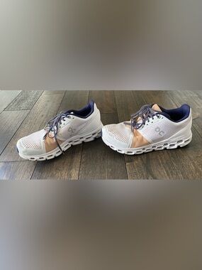 On Cloud Running Shoes - Beige & White